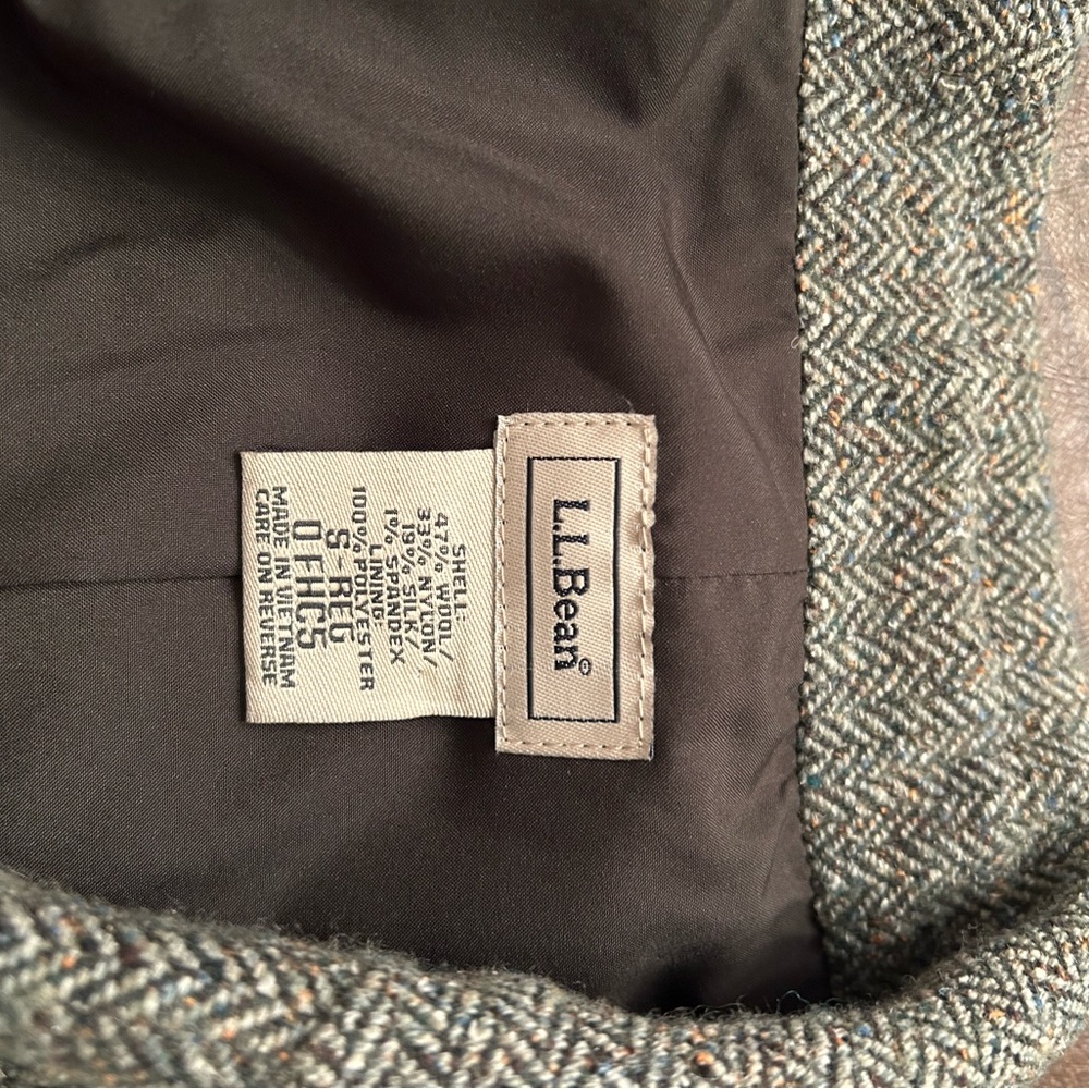 L.L. Bean Women's Gray Herringbone Wool and silk Blend Blazer - Picture 6 of 8
